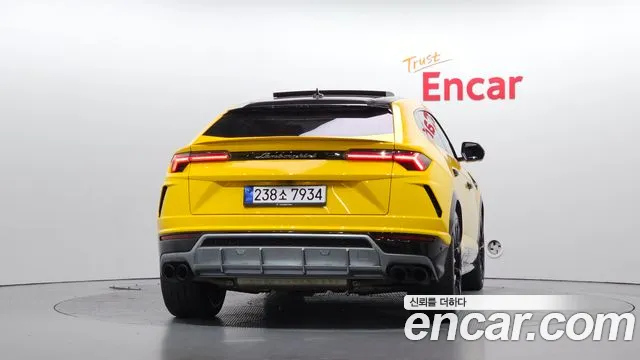 Lamborghini Urus 2020 thumb 4