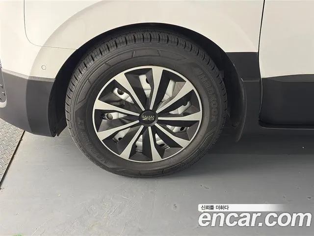 Hyundai Staria 2024 thumb 5