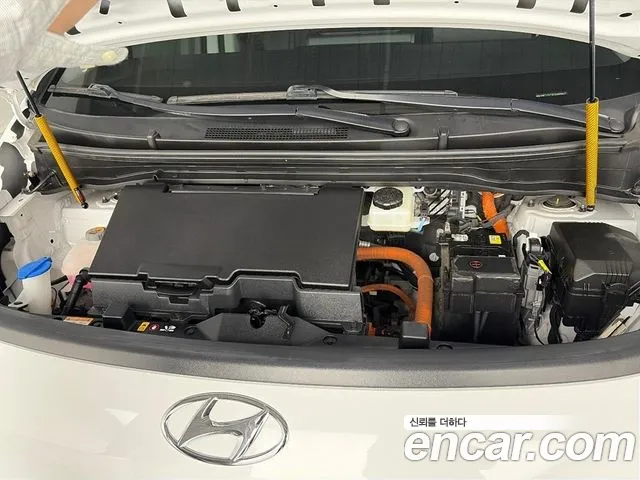 Hyundai Staria 2024 thumb 6