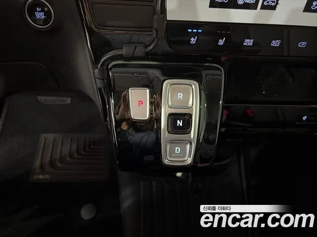 Hyundai Staria 2024 thumb 9