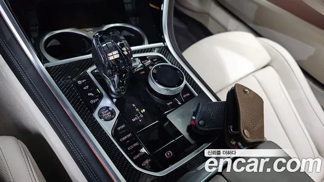 BMW 8-Series 2025 thumb 8