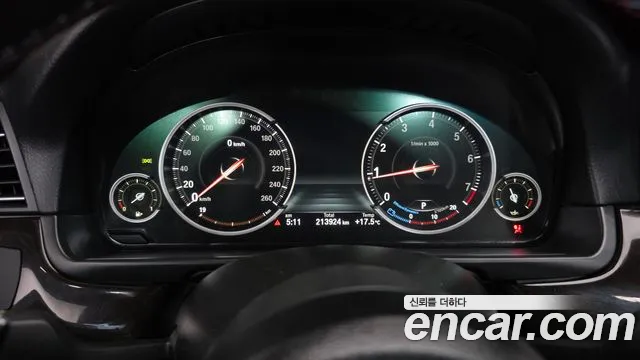 BMW 5-Series 2013 thumb 8