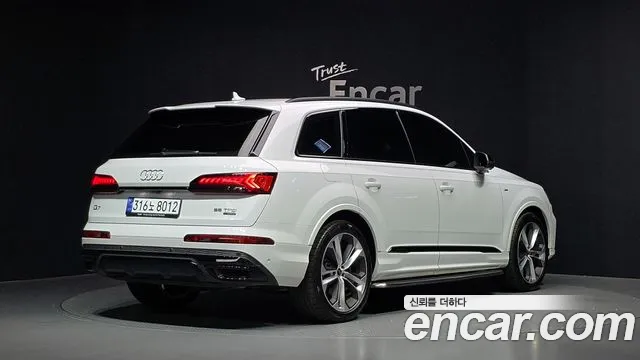 Audi Q7 2022 thumb 2