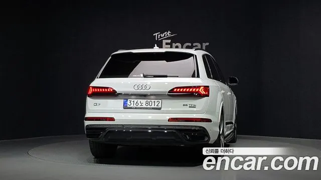 Audi Q7 2022 thumb 4