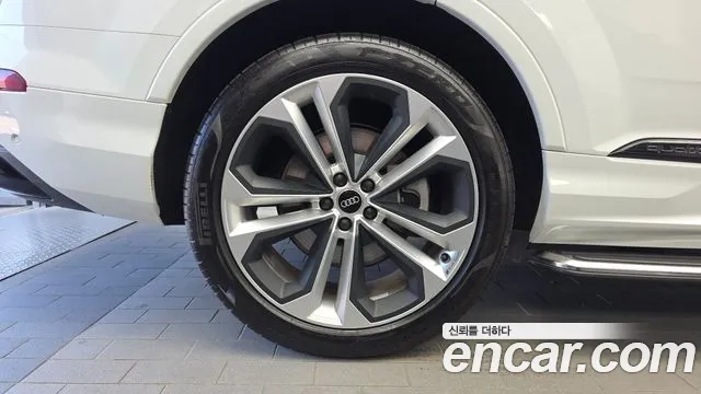Audi Q7 2022 thumb 5