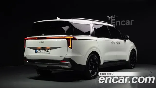 Kia Carnival 2024 thumb 2