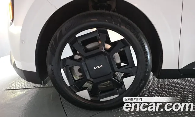 Kia Carnival 2024 thumb 5