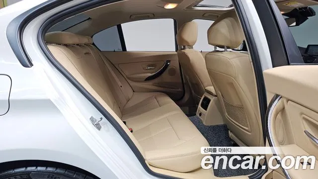 BMW 3-Series 2015 thumb 10