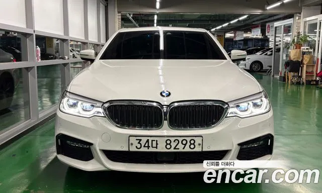 BMW 5-Series 2017 thumb 2