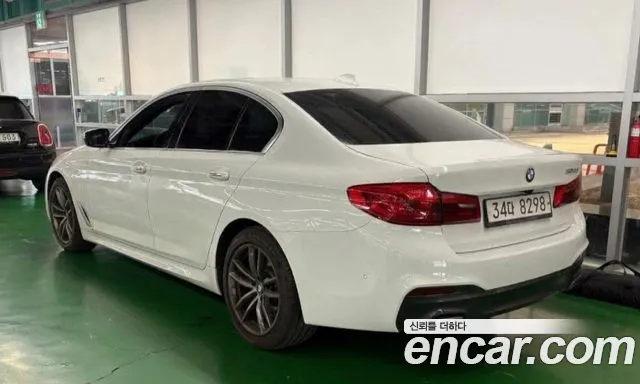 BMW 5-Series 2017 thumb 3