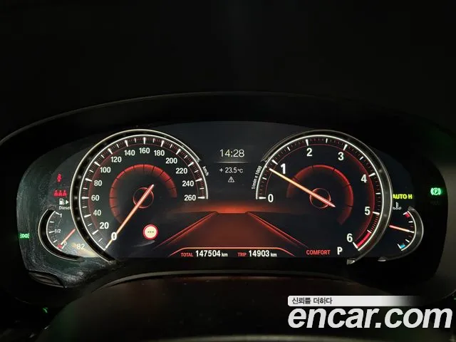 BMW 5-Series 2017 thumb 8