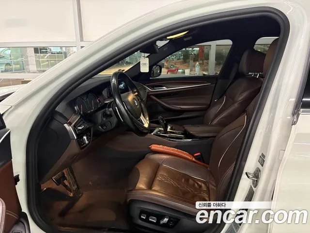 BMW 5-Series 2017 thumb 10