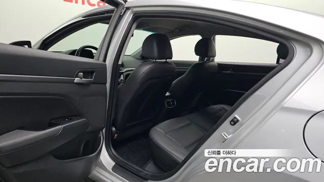 Hyundai Avante 2016 thumb 11