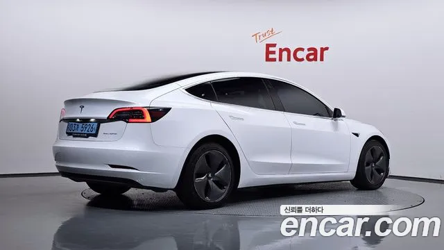 Tesla Model 3 2020 thumb 2