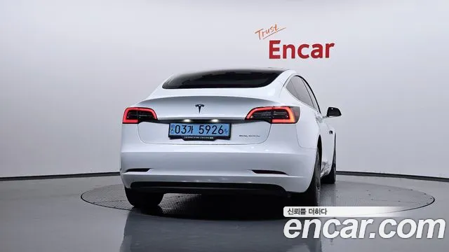 Tesla Model 3 2020 thumb 4