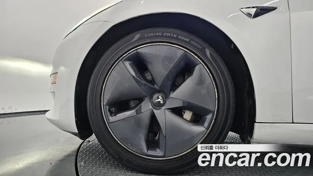 Tesla Model 3 2020 thumb 5