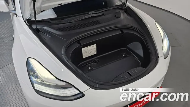 Tesla Model 3 2020 thumb 6