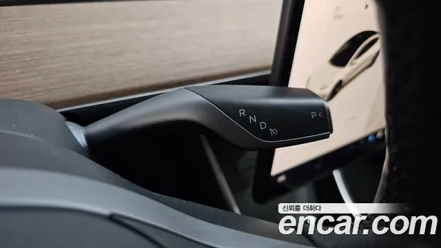 Tesla Model 3 2020 thumb 9