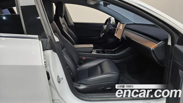 Tesla Model 3 2020 thumb 11