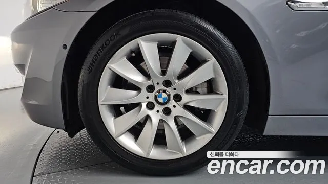 BMW 5-Series 2013 thumb 4
