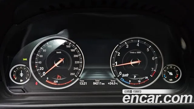 BMW 5-Series 2013 thumb 7