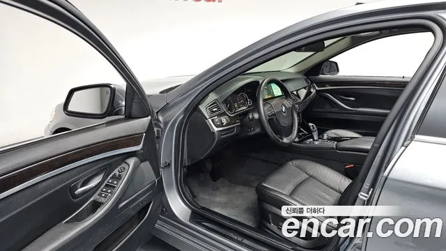 BMW 5-Series 2013 thumb 9