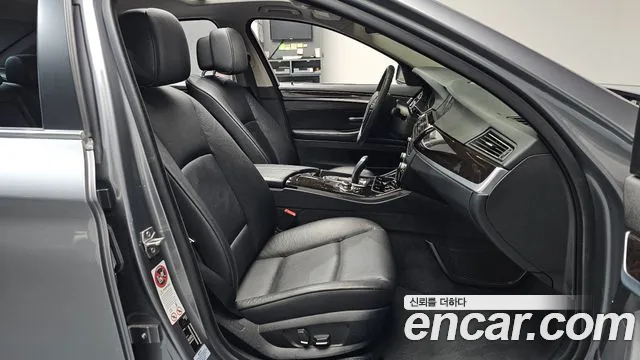 BMW 5-Series 2013 thumb 10