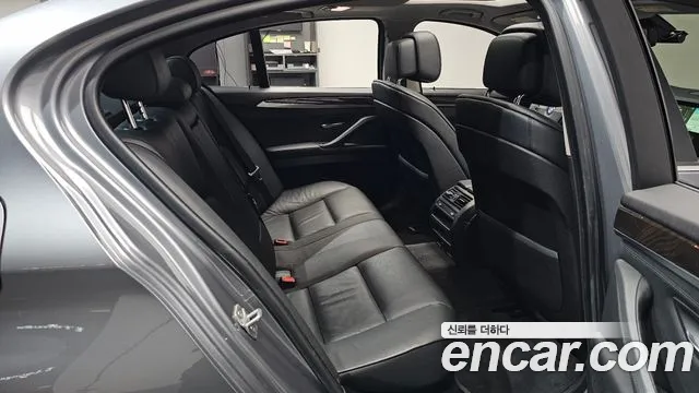 BMW 5-Series 2013 thumb 11