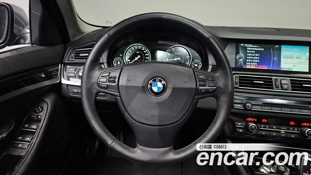 BMW 5-Series 2013 thumb 12