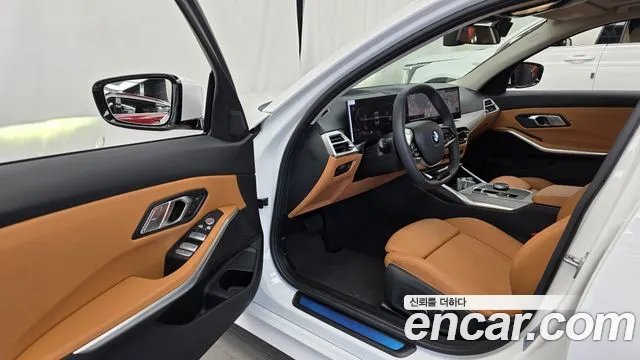 BMW 3-Series 2025 thumb 10