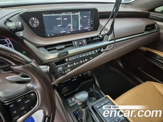 Lexus ES 2020 thumb 10