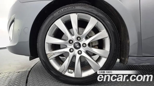 Hyundai i40 2012 thumb 5