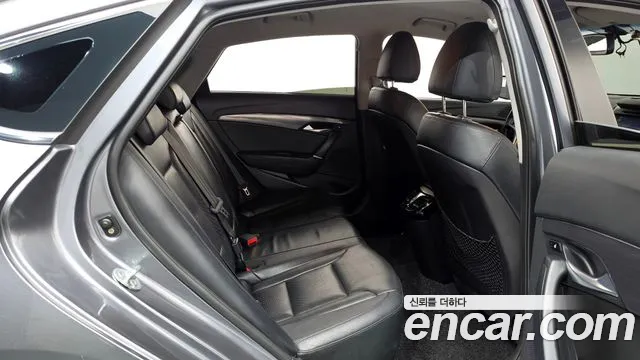 Hyundai i40 2012 thumb 12