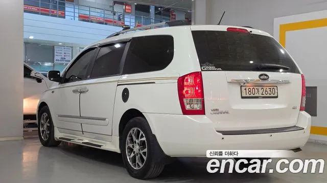 Kia Carnival 2013 thumb 6
