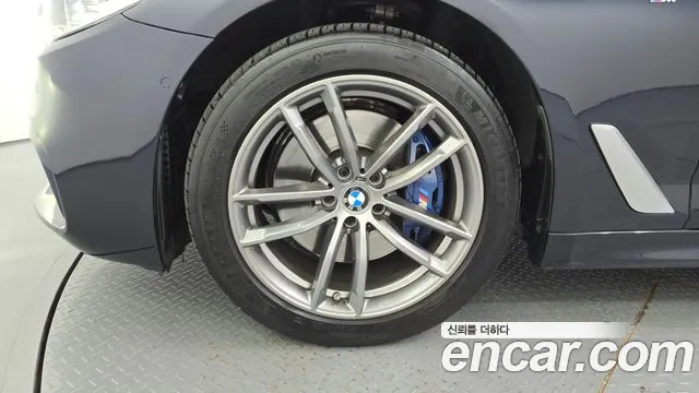 BMW 5-Series 2018 thumb 5