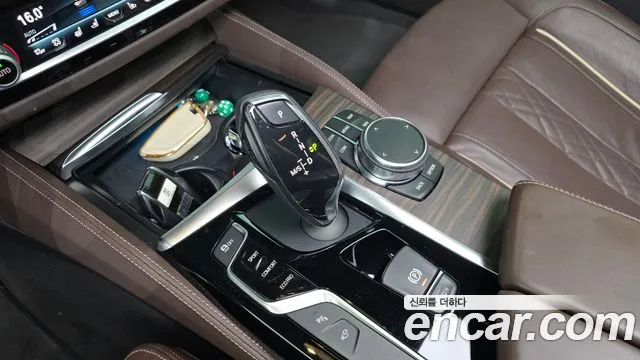 BMW 5-Series 2018 thumb 9