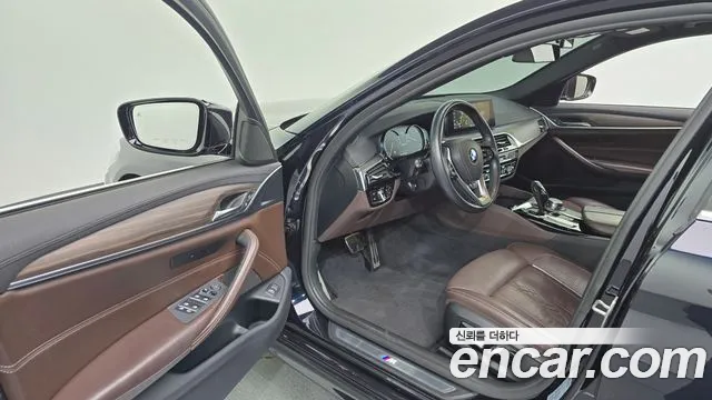 BMW 5-Series 2018 thumb 10