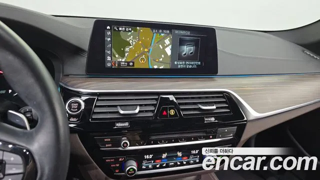 BMW 5-Series 2018 thumb 12