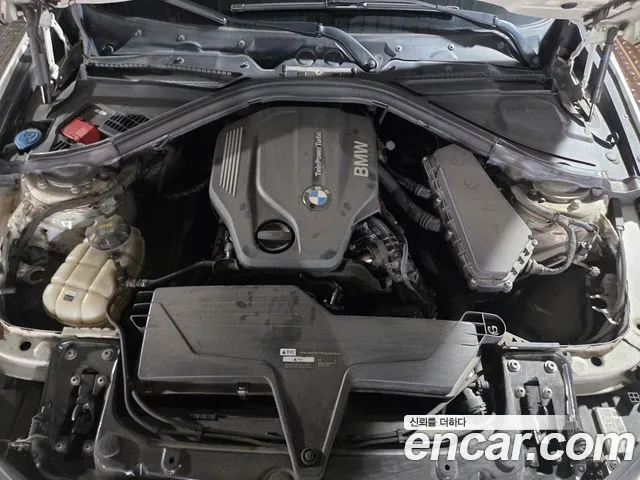 BMW 3-Series 2017 thumb 7