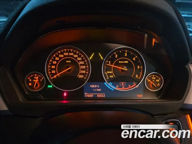 BMW 3-Series 2017 thumb 8