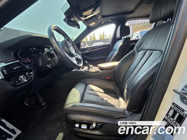 BMW 5-Series 2022 thumb 3