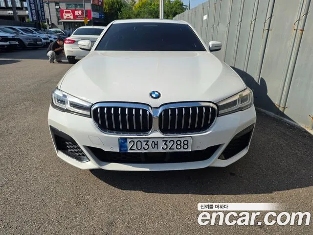 BMW 5-Series 2022 thumb 11