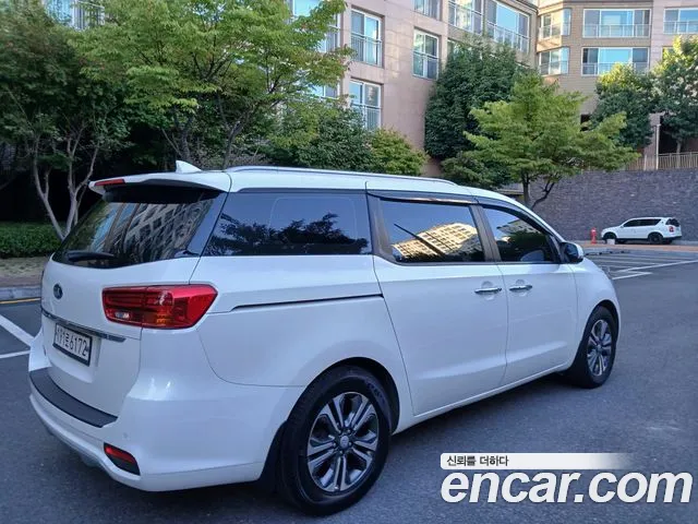 Kia Carnival 2020 thumb 3