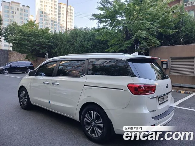 Kia Carnival 2020 thumb 4