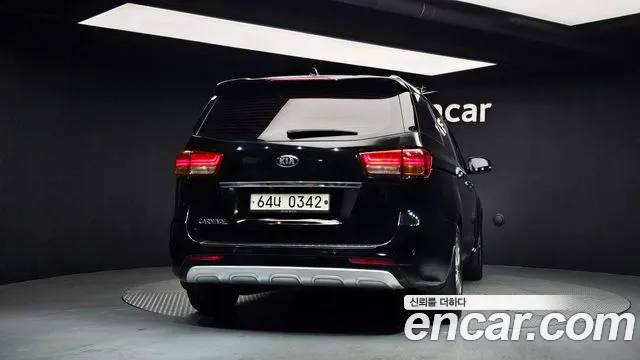 Kia Carnival 2016 thumb 4