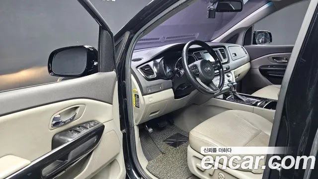 Kia Carnival 2016 thumb 10