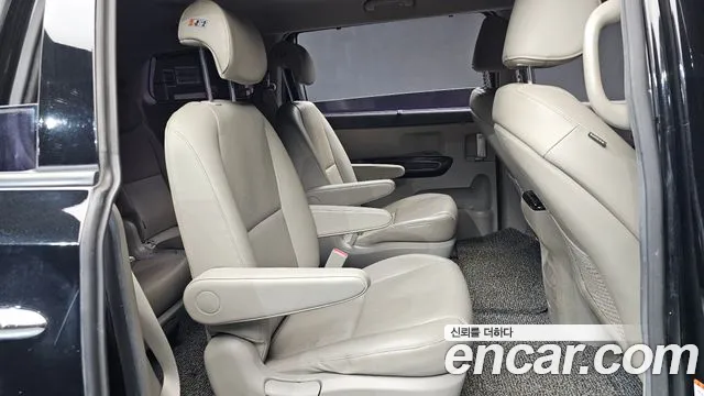 Kia Carnival 2016 thumb 12