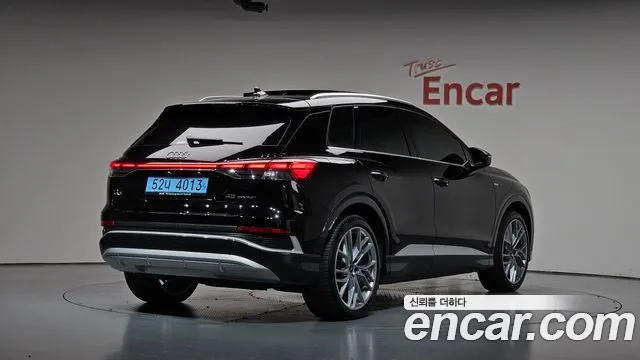 Audi Q4 e-tron 2025 thumb 2