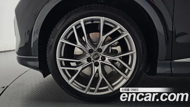 Audi Q4 e-tron 2025 thumb 5