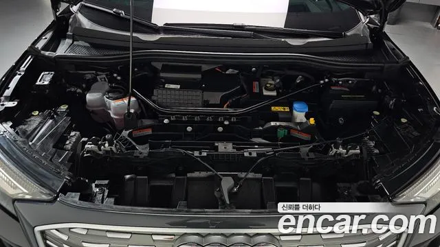 Audi Q4 e-tron 2025 thumb 6
